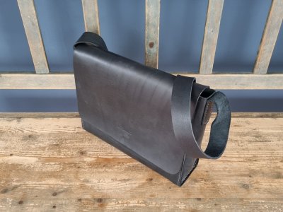 galerie/001 Taschen/005 Frank/resized/T0203 (2022-08-27) 2_small.jpg